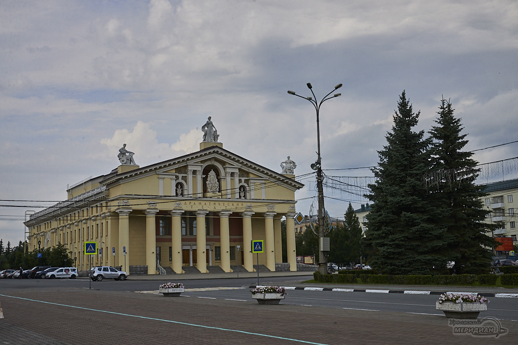 Нижний Тагил площадь Театр драмы здание
