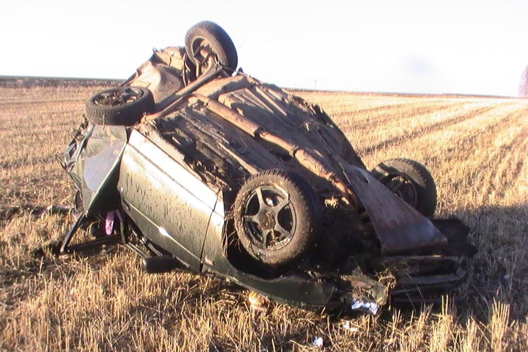В Челябинской области ВАЗ улетел в кювет, водитель скончался