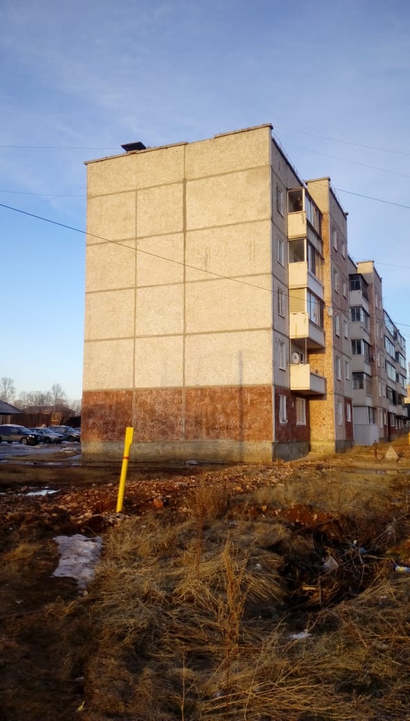 В Североуральске на 16-летнего подростка с крыши упала бетонная плита