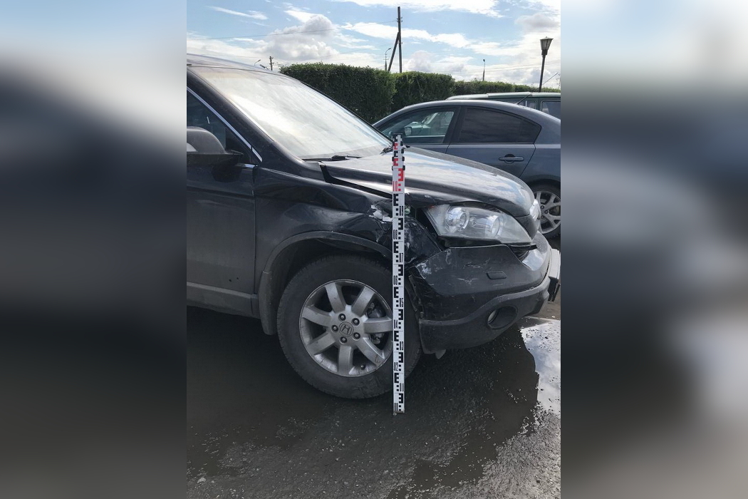 В Кургане иномарка столкнулась с автобусом