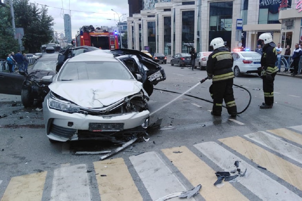 столкнулись авто