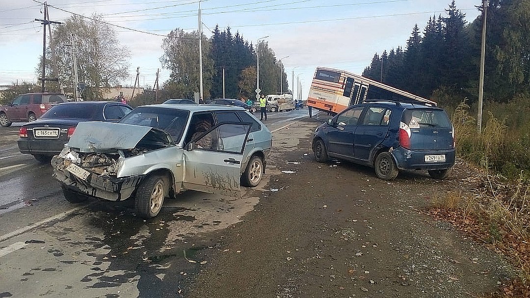 Отказали тормоза: на Урале произошло массовое смертельное ДТП с автобусом (2)