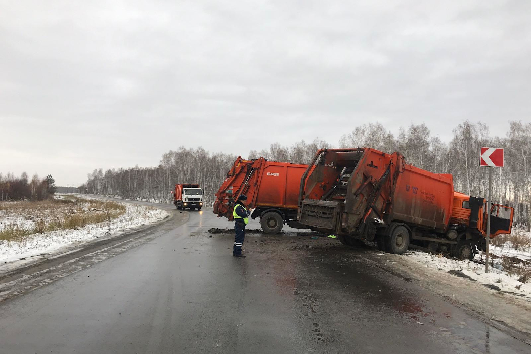 На Южном Урале при столкновении двух мусоровозов погибли два человека