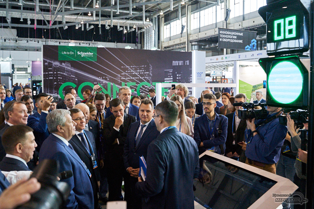 Обход стендов Форум 100+
