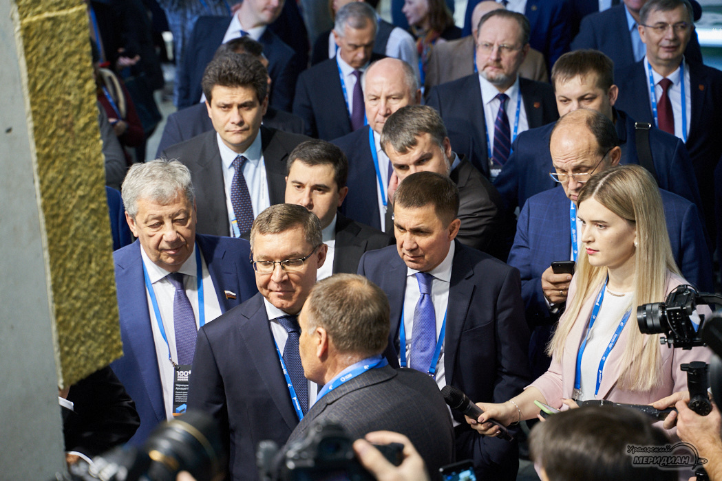 Обход стендов Форум 100+