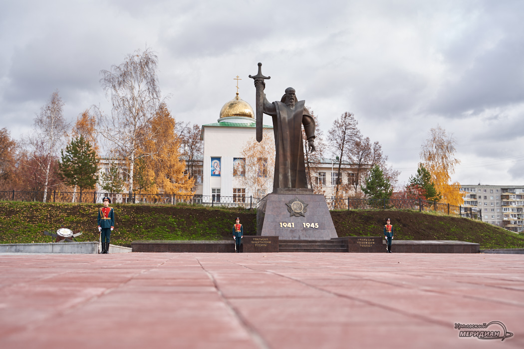В Екатеринбурге состоялось открытие обновлённой площади Обороны