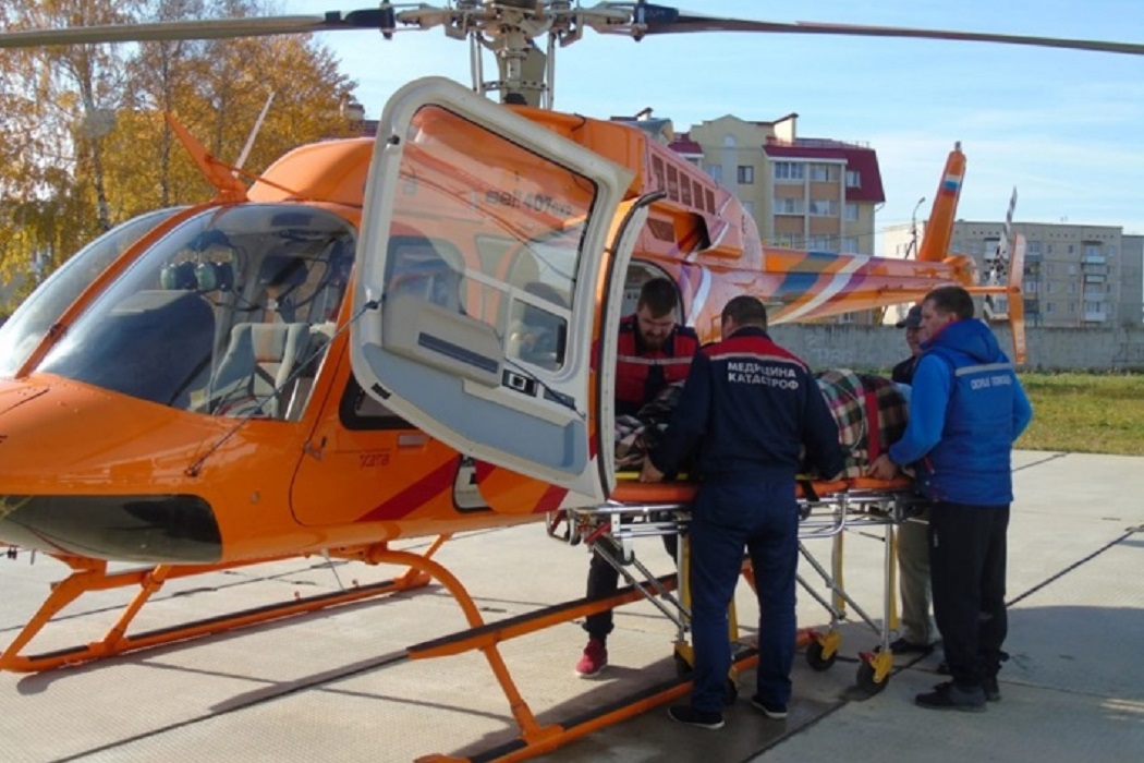 вертолет санавиации доставил беременную в Екатеринбург санавиация
