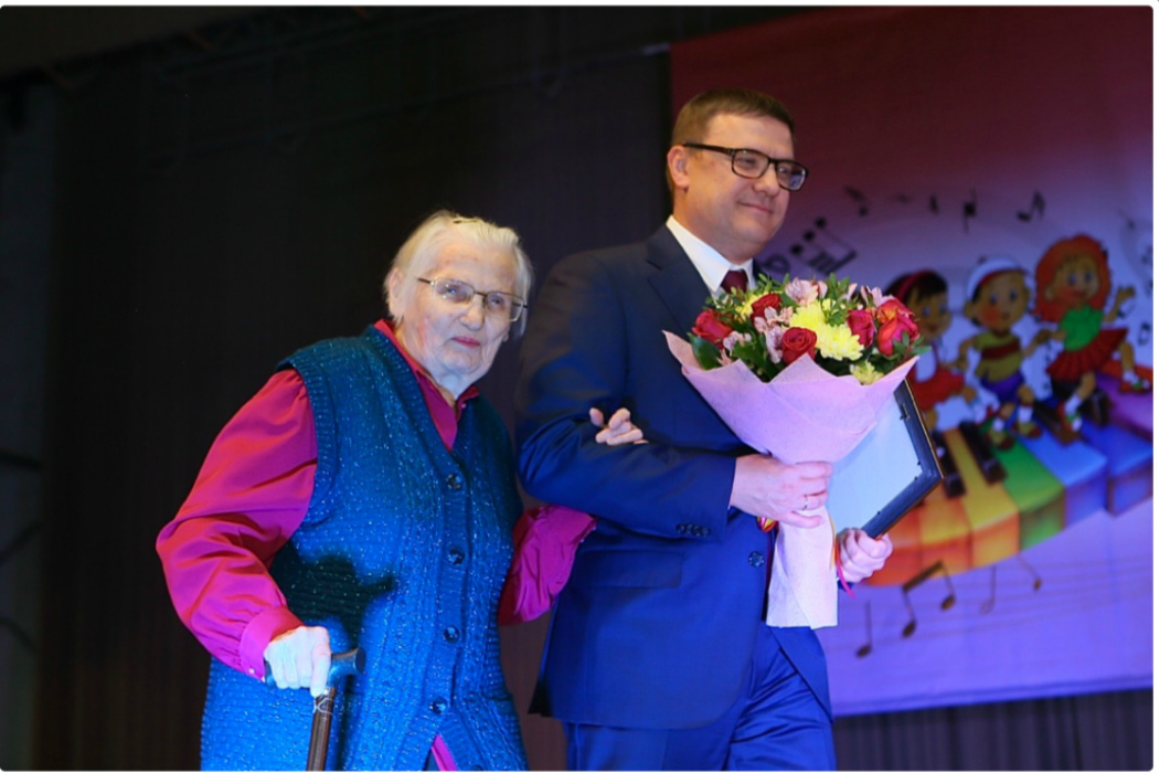 Губернатор Челябинской области поздравил родную школу с юбилеем