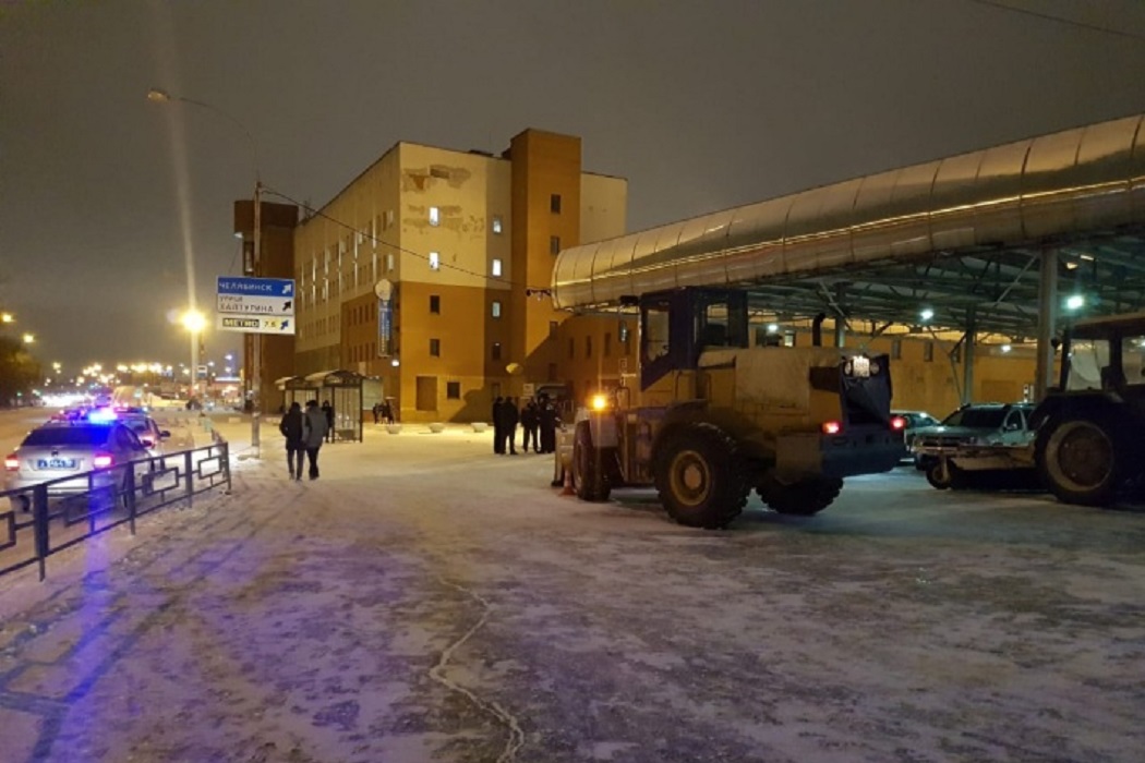В Екатеринбурге снегоуборщик переломал позвоночник подростку