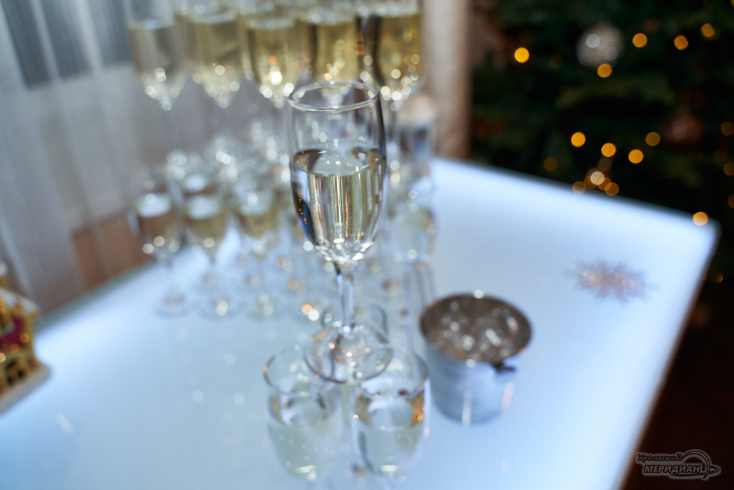 Новый год Елка шампанское