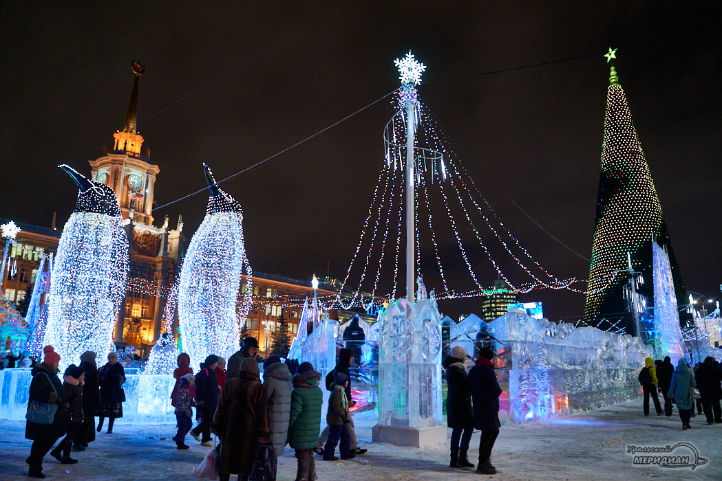 Высокинский на горке и салют: в Екатеринбурге открылся ледовый городок