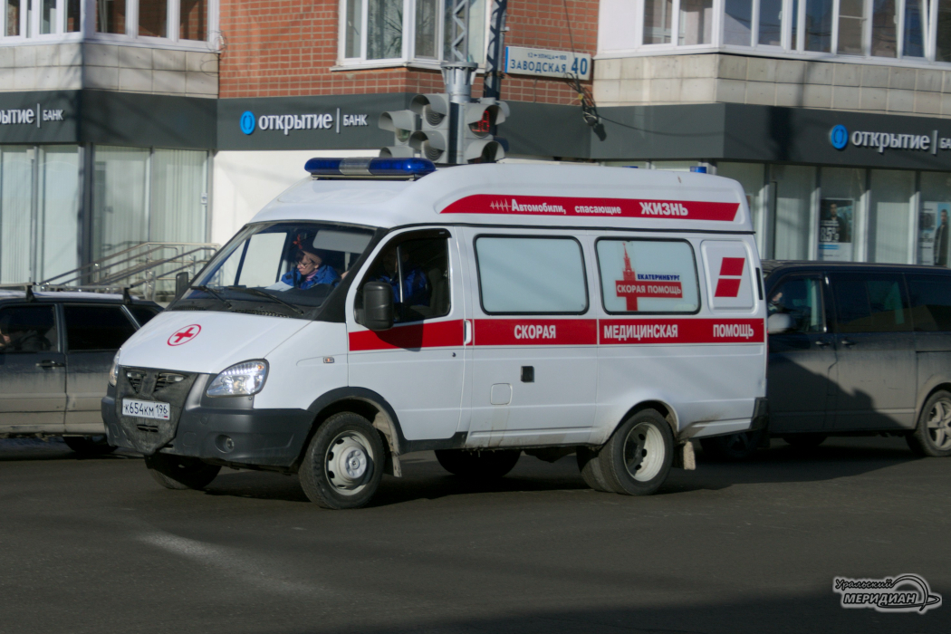 Три свердловских города получили от благотворителя машины скорой помощи
