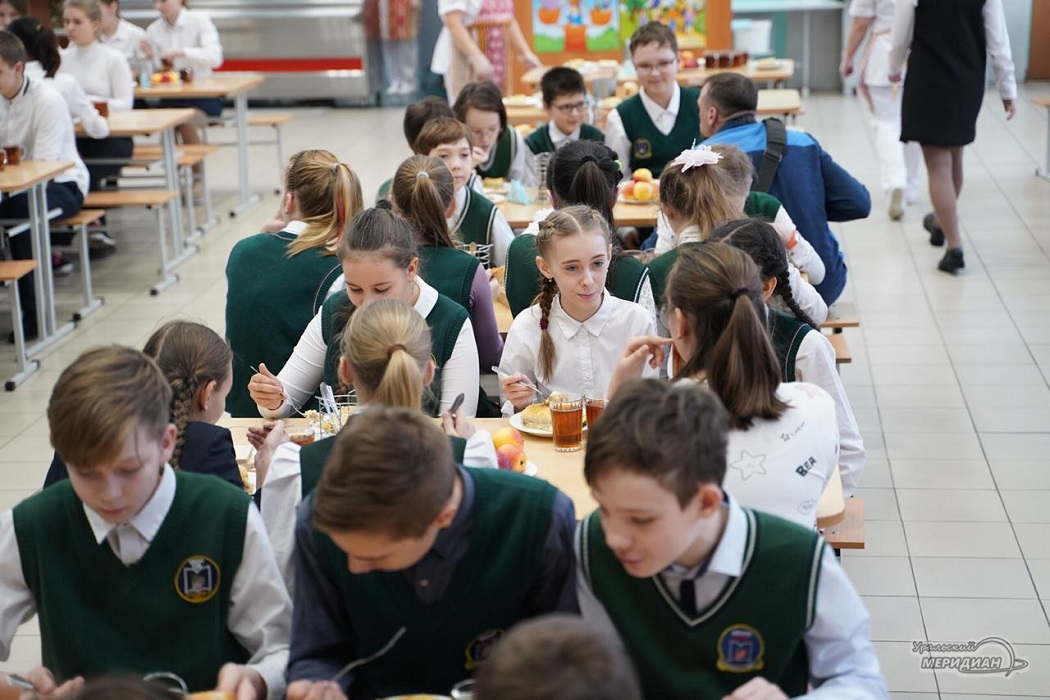В одной из школ Екатеринбурга представили новые полезные блюда