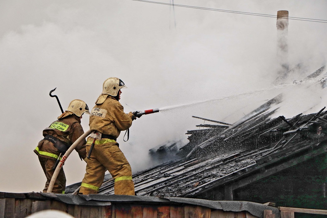 Курганские пожарные предотвратили взрыв газовых баллонов в жилом доме