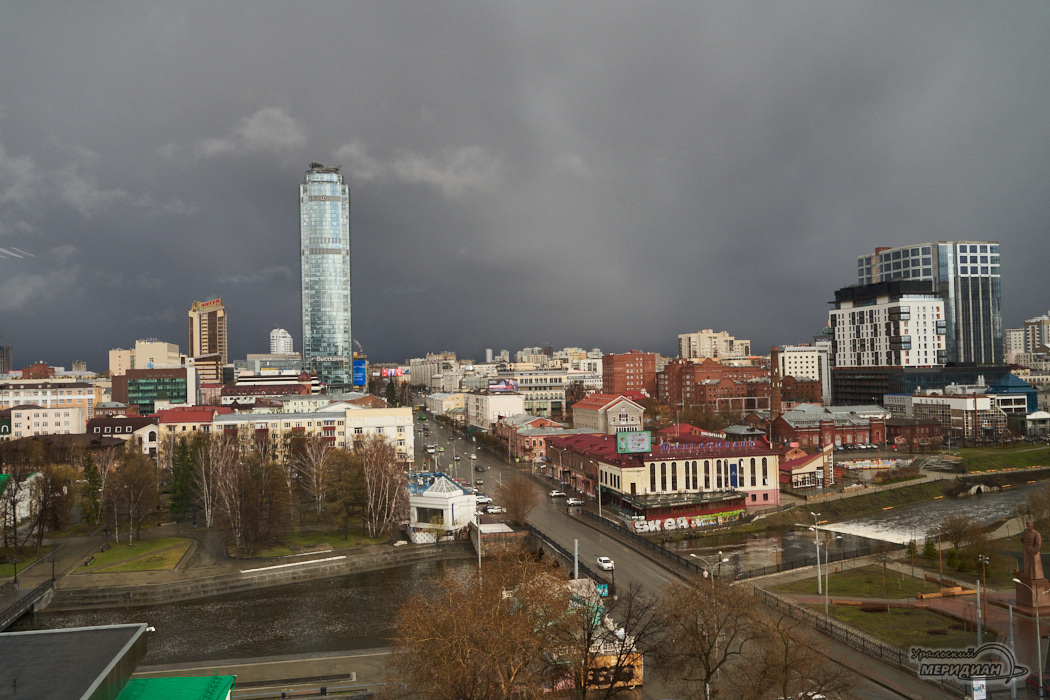 Екатеринбург Высоцкий Малышева тучи погода гроза
