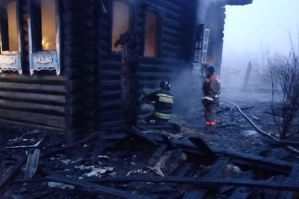 В Свердловской области при сильном пожаре погибли трое детей