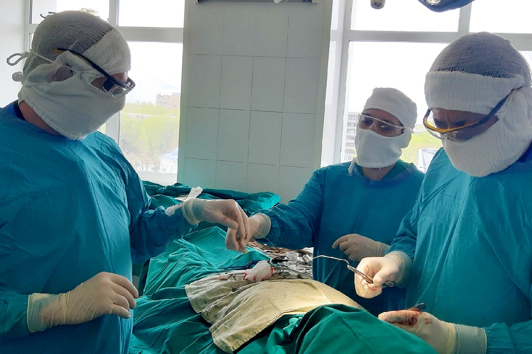 Тюменские врачи помогли мужчине, повредившему шею при падении с лошади 2