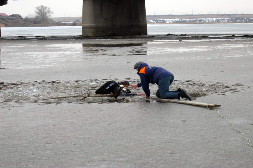 В Челябинской области на реке Уй под лёд провалился рыбак