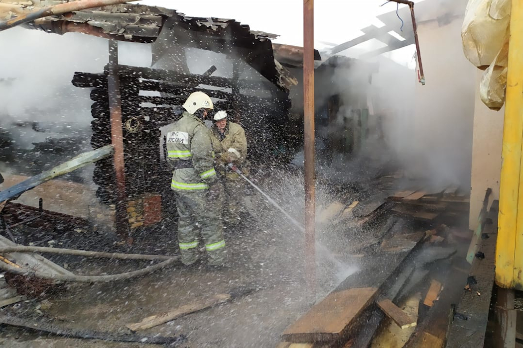 В Невьянске произошёл пожар в двух частных домах