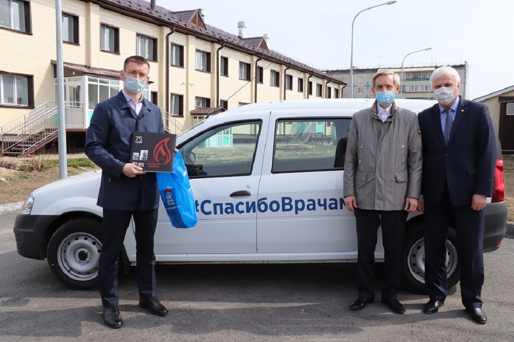 Заводоуковской больнице подарили новый автомобиль