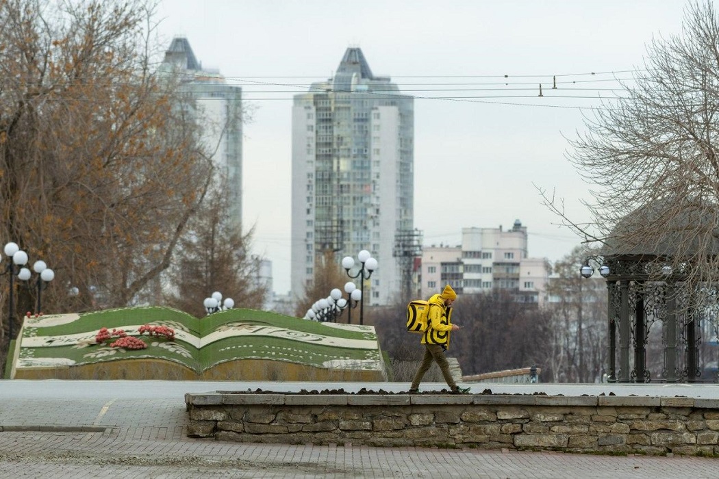Пустые улицы и остановки: как Екатеринбург выглядит в период самоизоляции