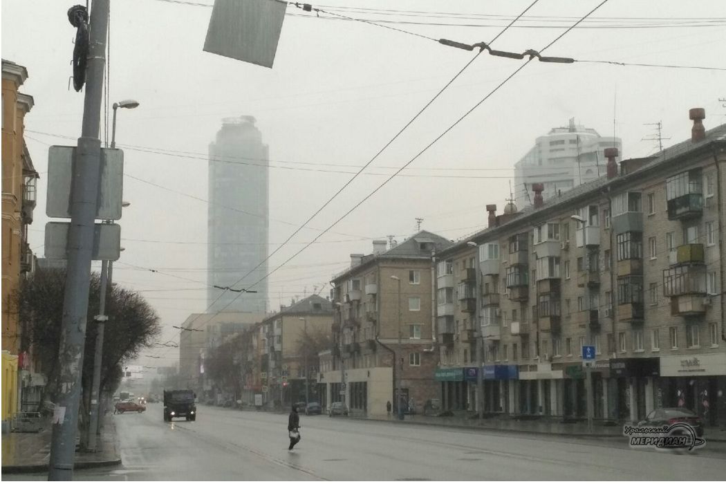 Первая апрельская гроза в Екатеринбурге сменилась снегом