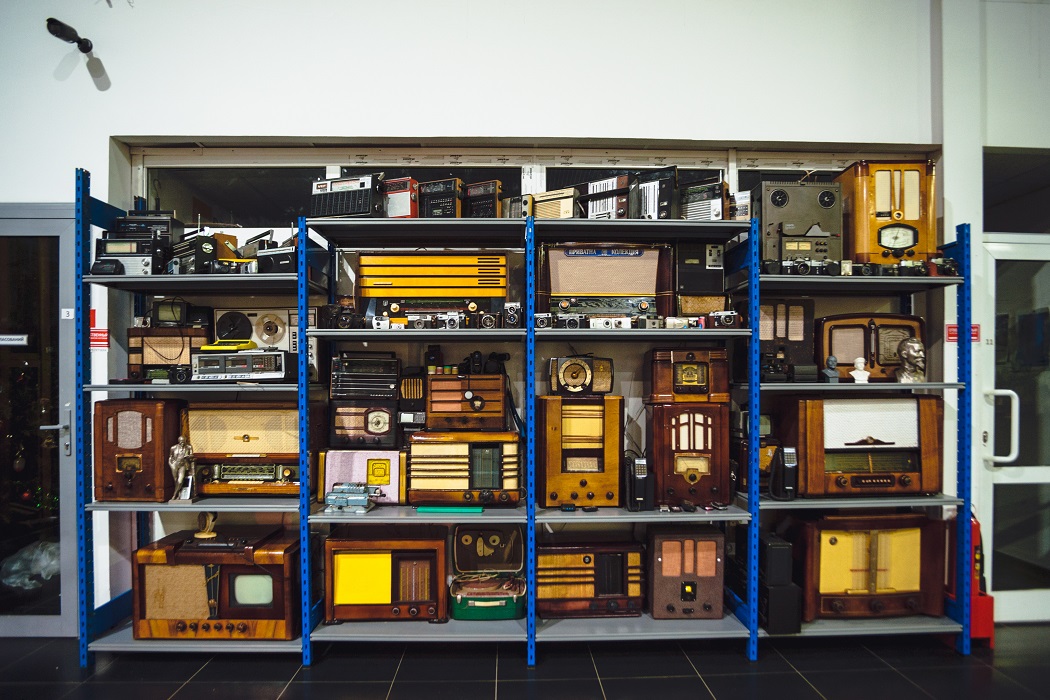 Житель Сургута собрал уникальную коллекцию радиоприёмников