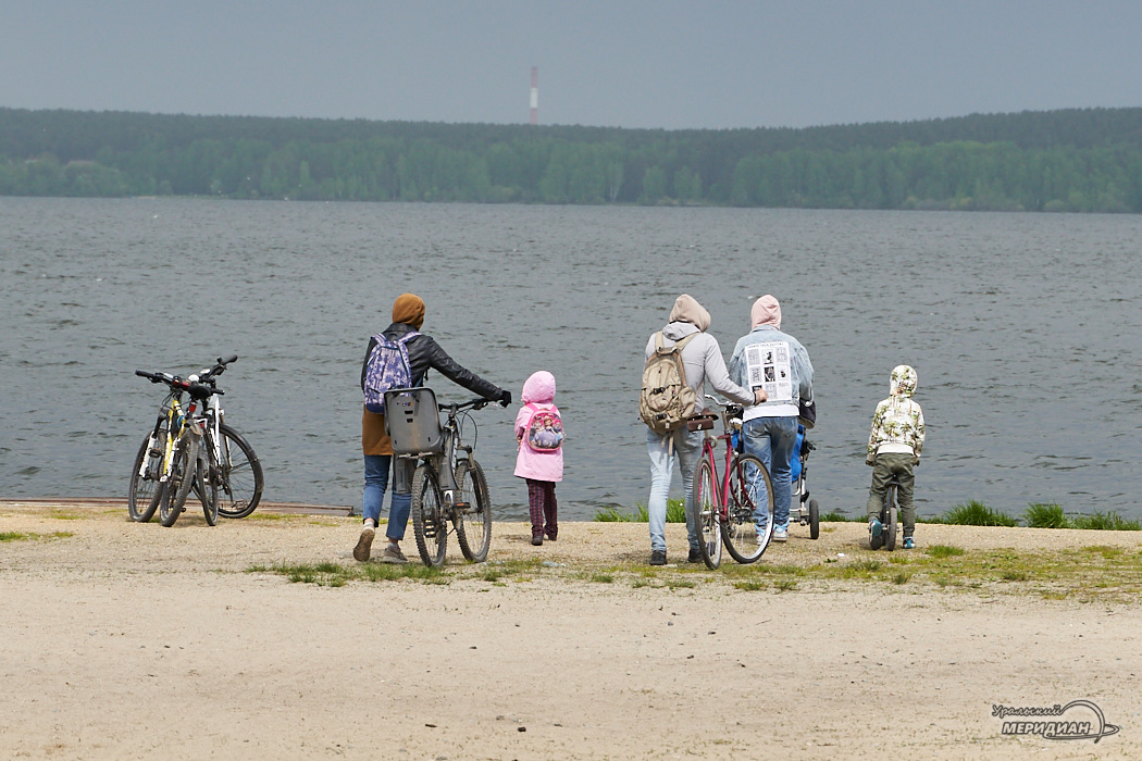озеро велосипедисты семья шарташ