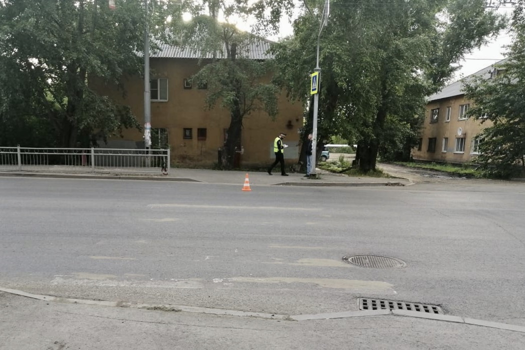 В Екатеринбурге ищут водителя, сбившего 8-летнюю девочку