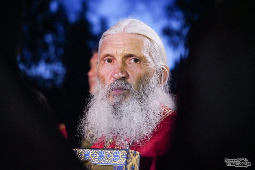 Схимонах Сергий возглавил альтернативный крестный ход