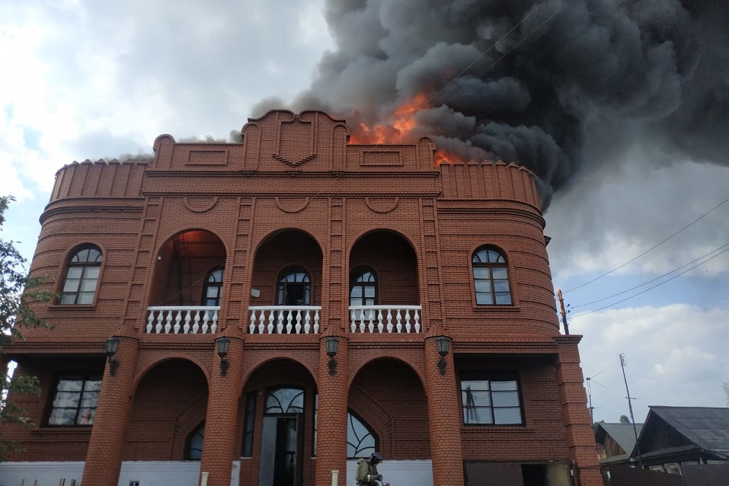 Пожар в особняке в Екатеринбурге 2