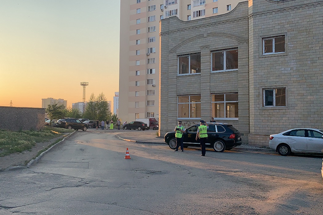 В Екатеринбурге автомобиль «Рено» сбил мальчика на самокате