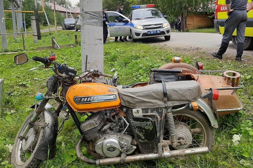 Из-за пьяного отца на мотоцикле на Урале пострадали двое детей