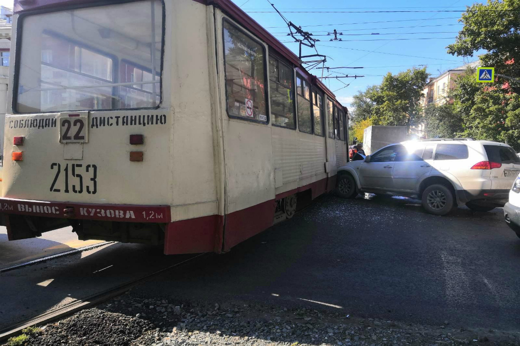 В Челябинске 80-летний пенсионер протаранил трамвай