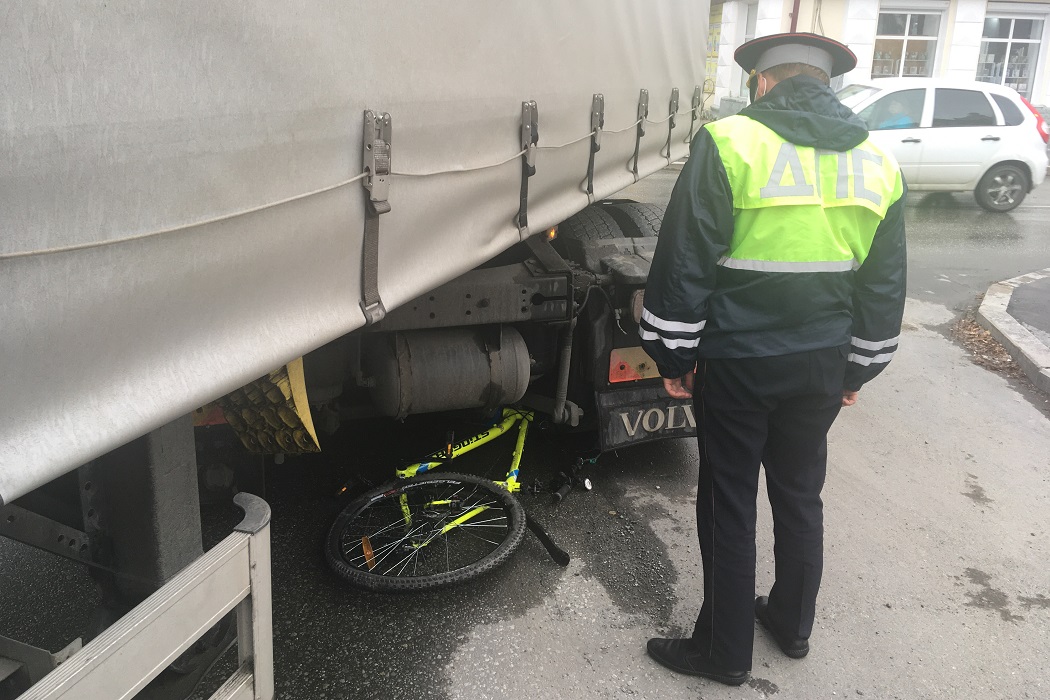 В Первоуральске грузовик сбил ребёнка на велосипеде