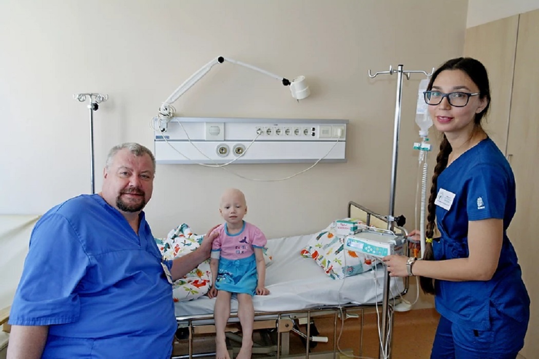 Свердловские хирурги удалили трёхлетней девочке опухоль почек 5 стадии