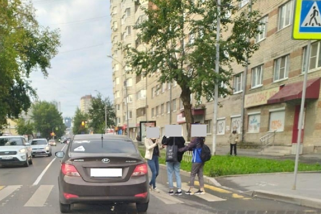 В Екатеринбурге нашли сбившего подростка водителя иномарки