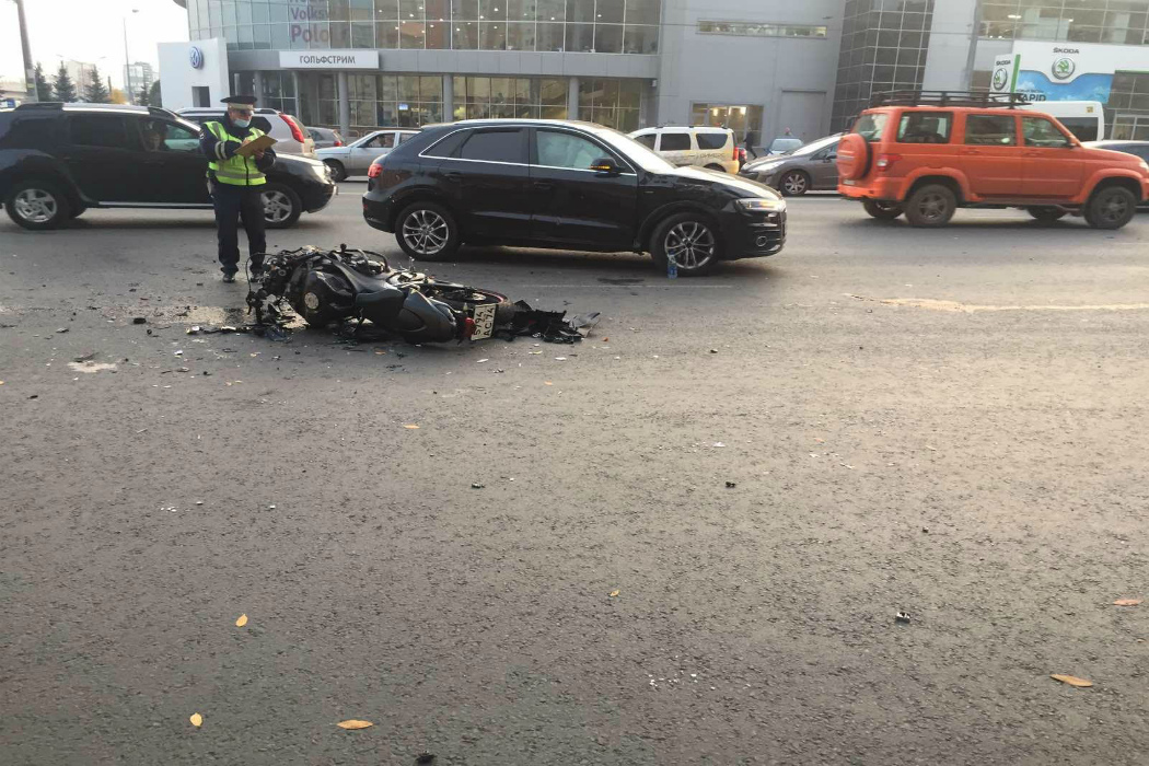 В Челябинске байкер получил сотрясение в ДТП с Audi
