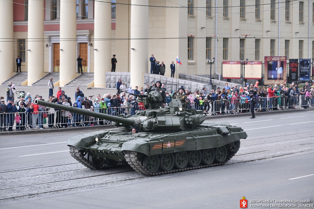 В День танкиста по главной улице Нижнего Тагила прошла военная техника