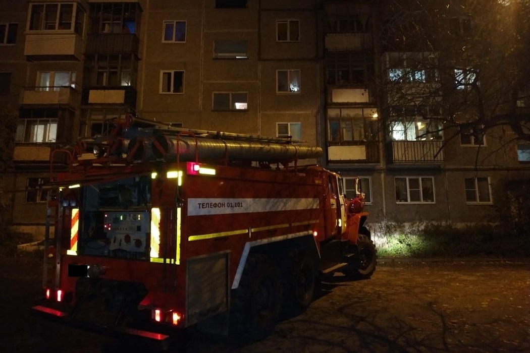 В Екатеринбурге горела многоэтажка возле Шарташского рынка
