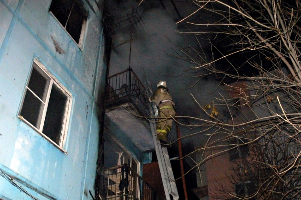 В Челябинской области женщина погибла на балконе из-за пожара