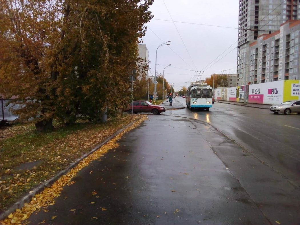 В Екатеринбурге на улице Крауля водитель совершил наезд на подростка