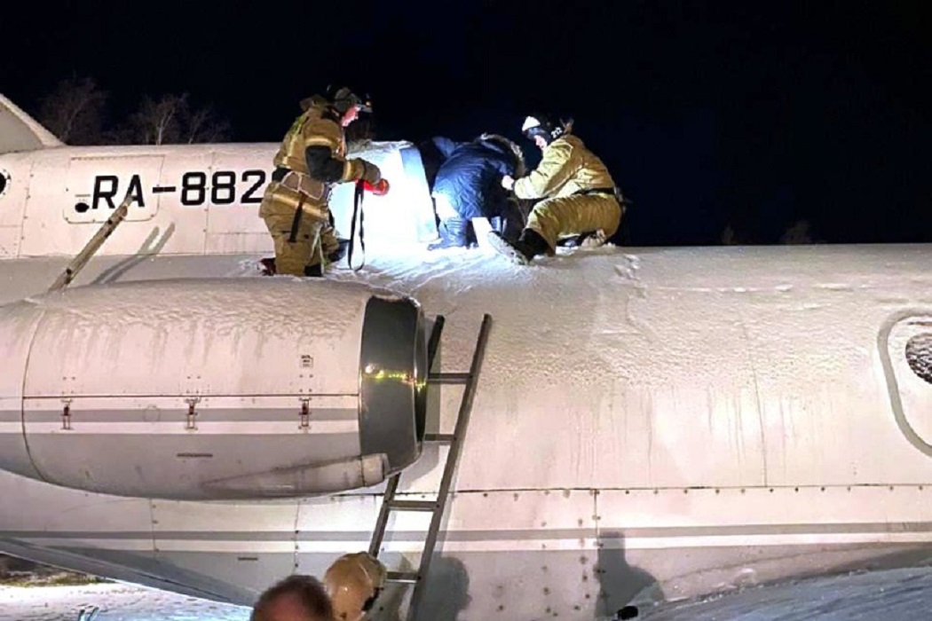 В Югре спасатели вызволили ребёнка из турбины самолёта