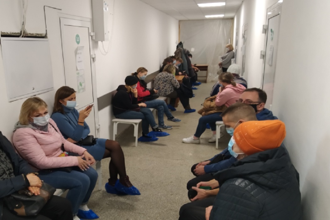 В Шадринске после жалоб пациентов добавили двух врачей на приём в больницу