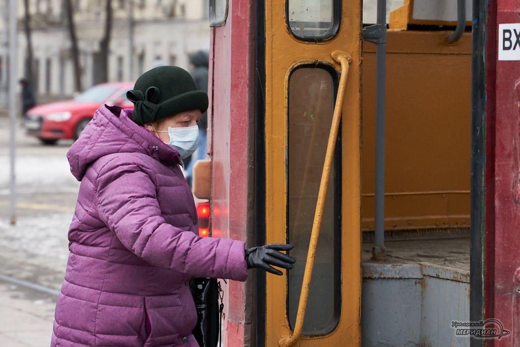В Екатеринбурге пострадала пассажирка троллейбуса во время торможения