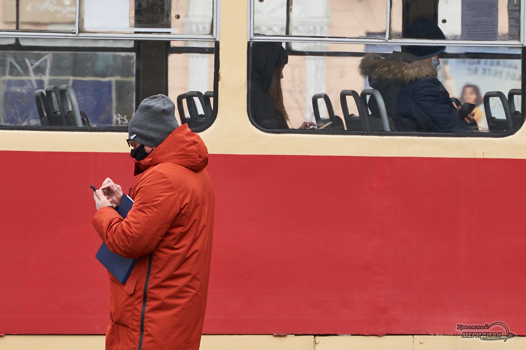 транспорт трамвай остановка люди карантин екатеринбург