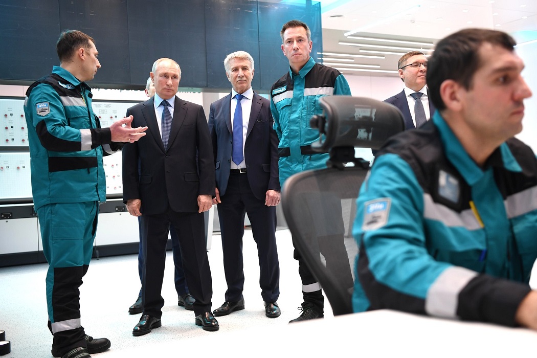 Президент России осмотрел завод «ЗапСибНефтехим» в Тобольске