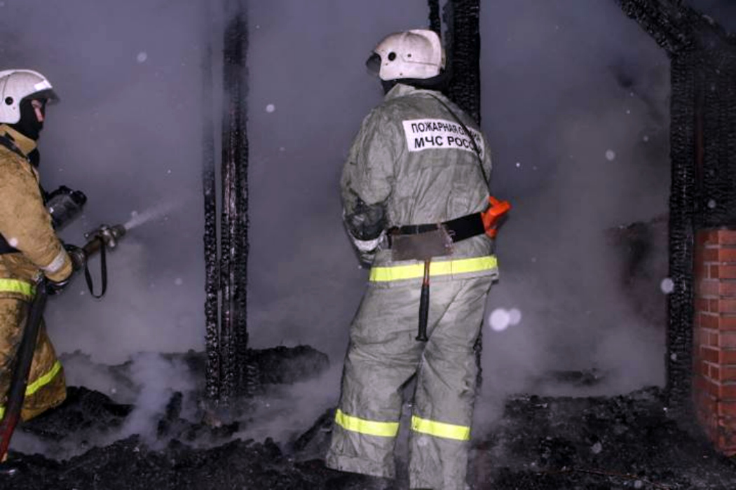 В Челябинске сгорел ларёк с шаурмой