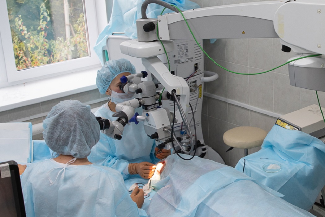 Тюменские офтальмологи вернули пациентке зрение