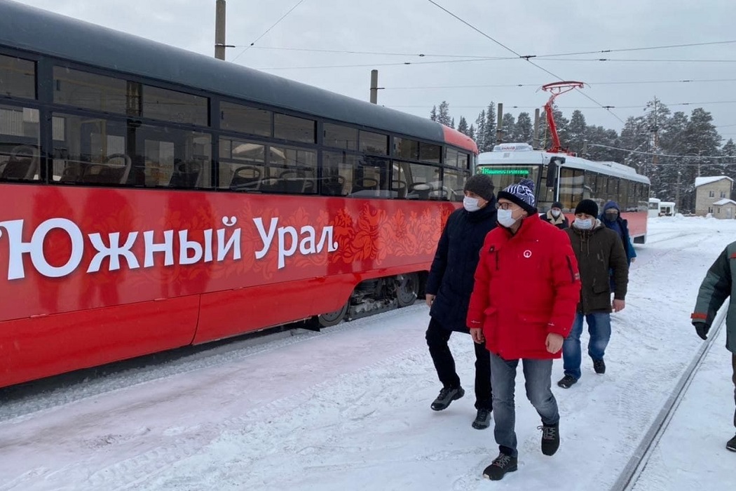 Алексей Текслер лично проверил 5 новых трамваев и посетил игру Уралочки